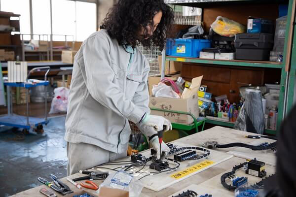 河崎工業　作業風景