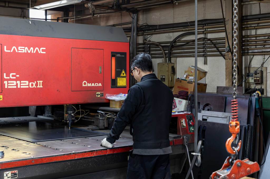 レーザー加工機